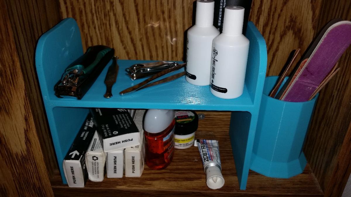 Prateleira do armário do medicamento