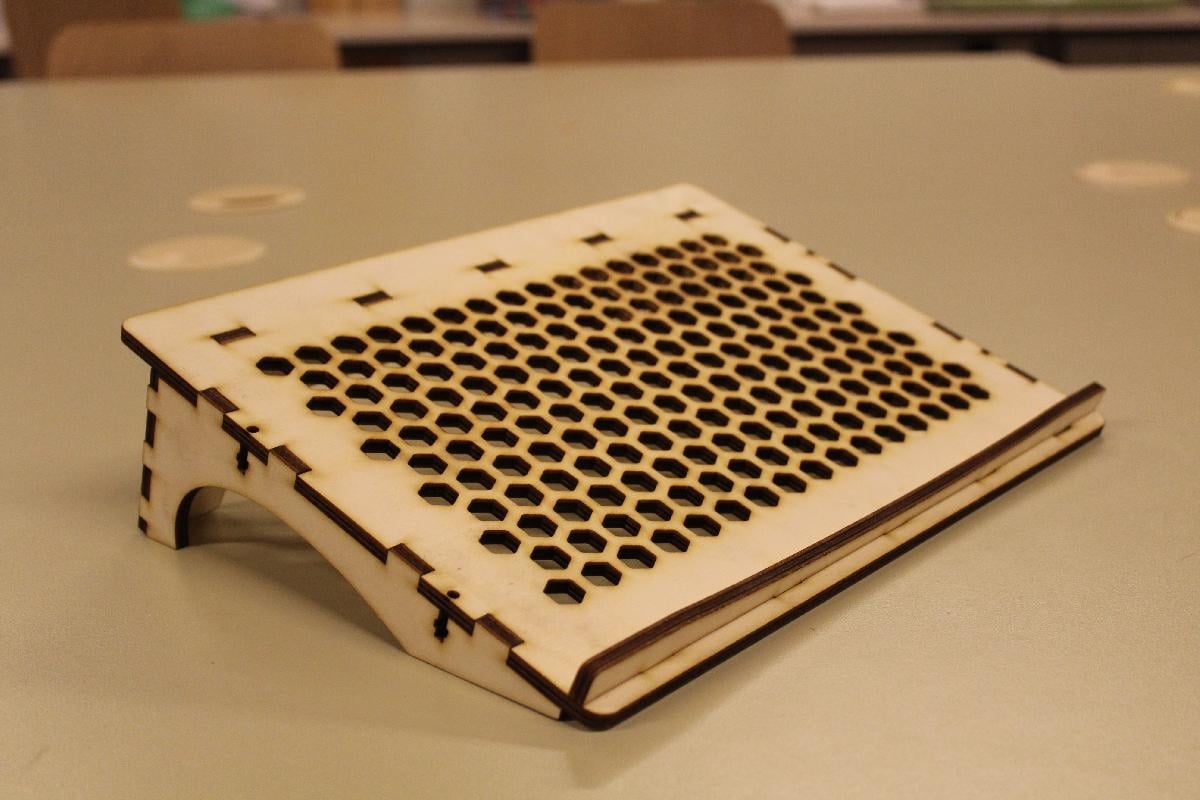 suporte para laptop aberto