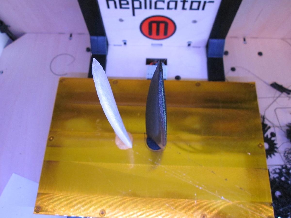 Caneta de pena em forma de helice