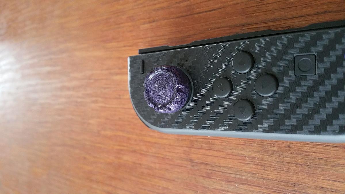 Capa do Thumbstick do Joy Con   Colocar Pressionando