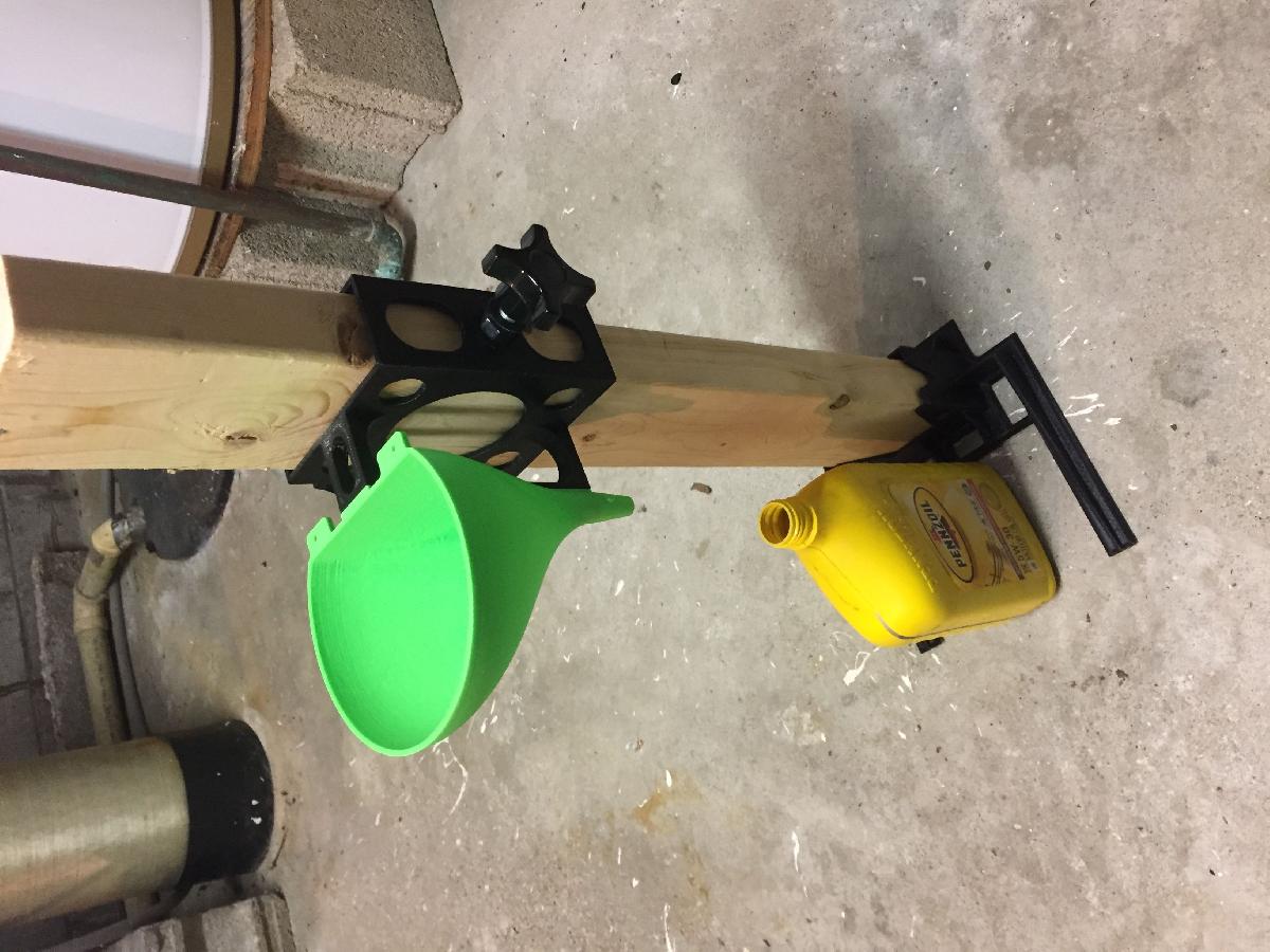 Funil de Altura Ajustavel   Montado em 2x4