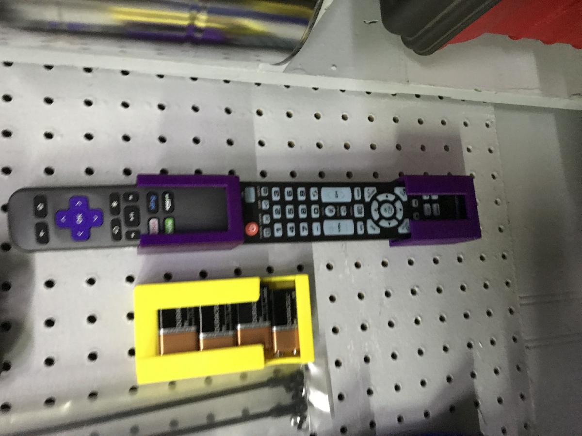 Suporte para controle remoto de pegboard