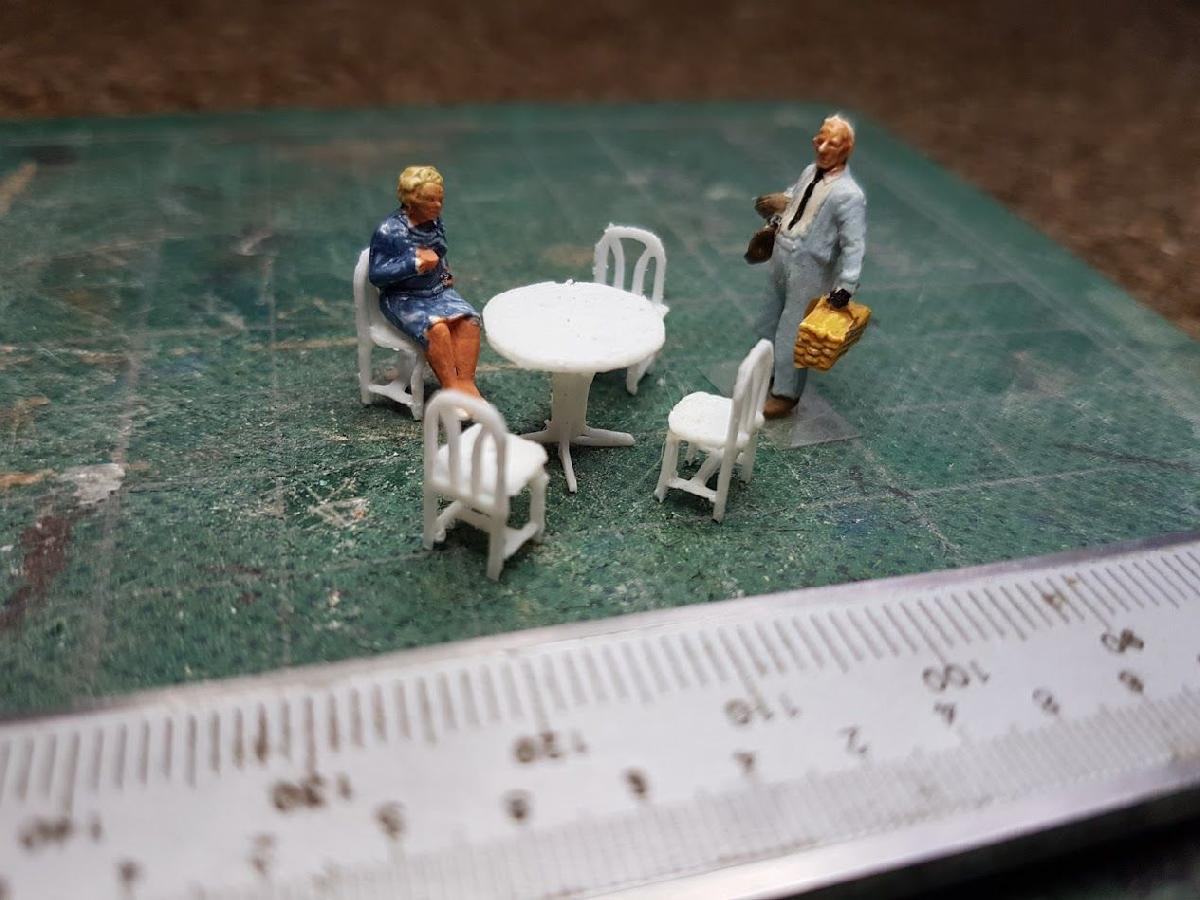 Cadeiras e Mesa OO/HO (para cafe)