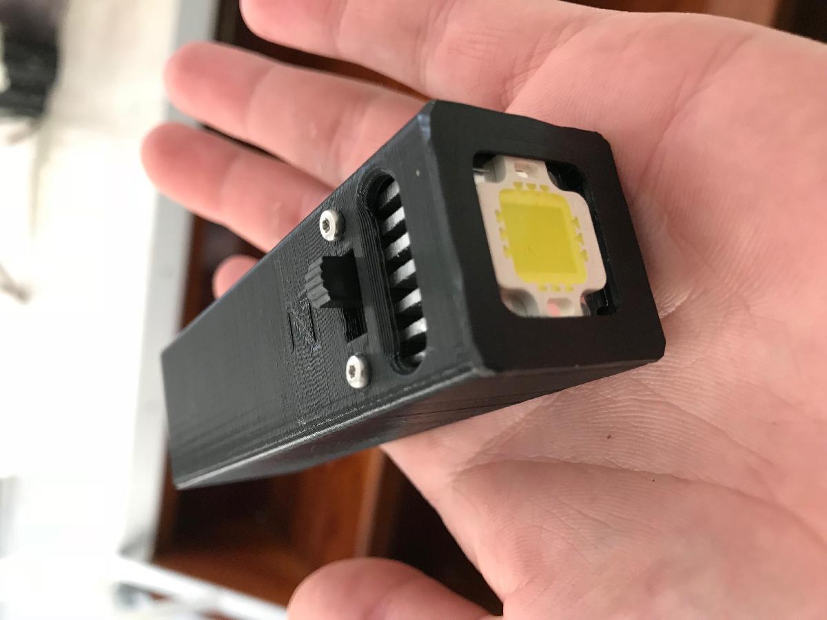 Lanterna portatil LED de alta potencia 10W com bateria