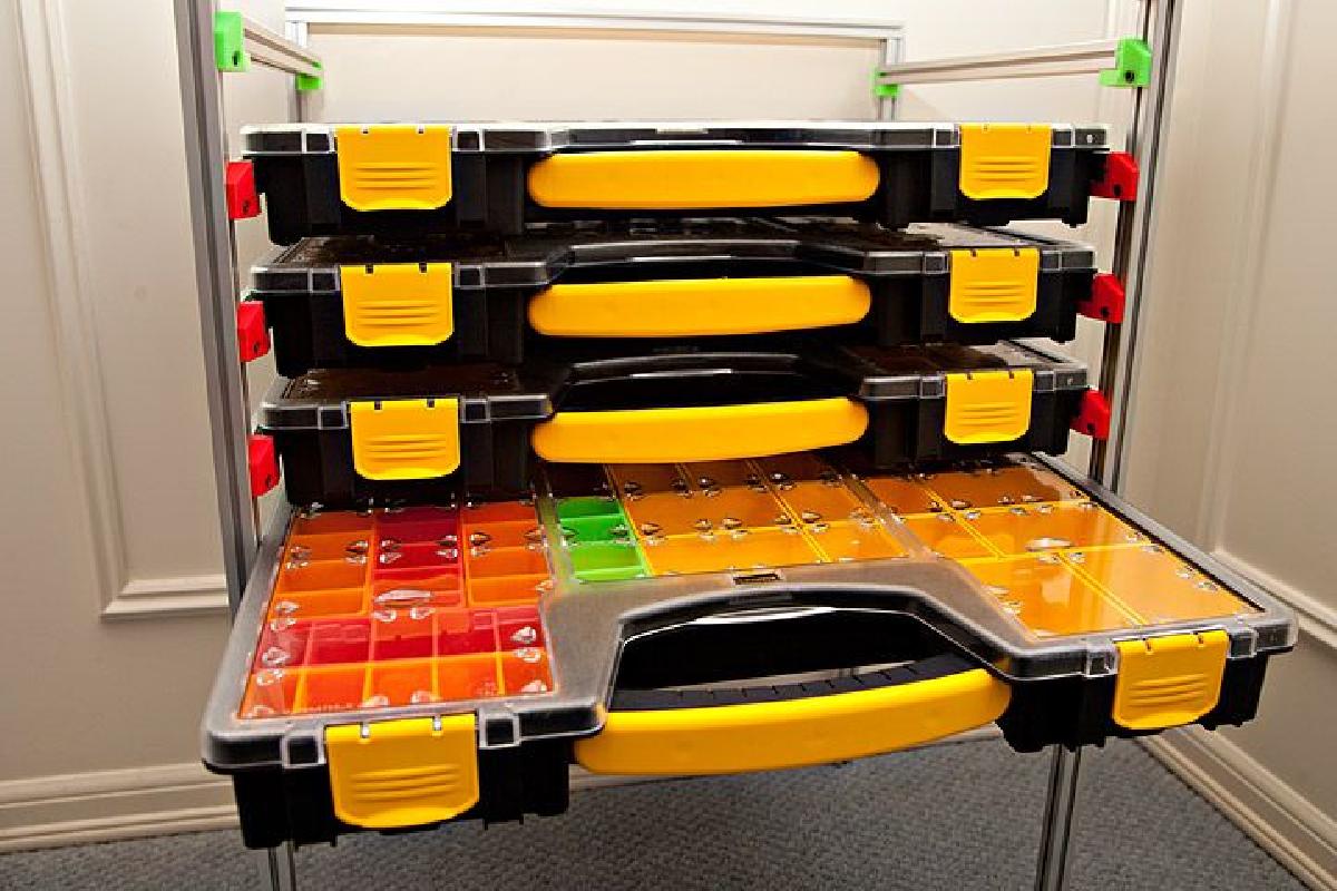 Sistema de prateleiras de extrusao