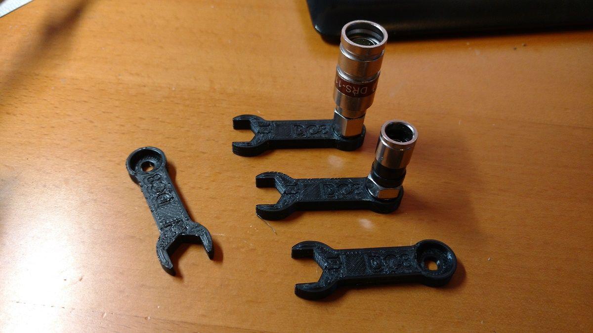 Ferramenta de suporte para conector F coaxial