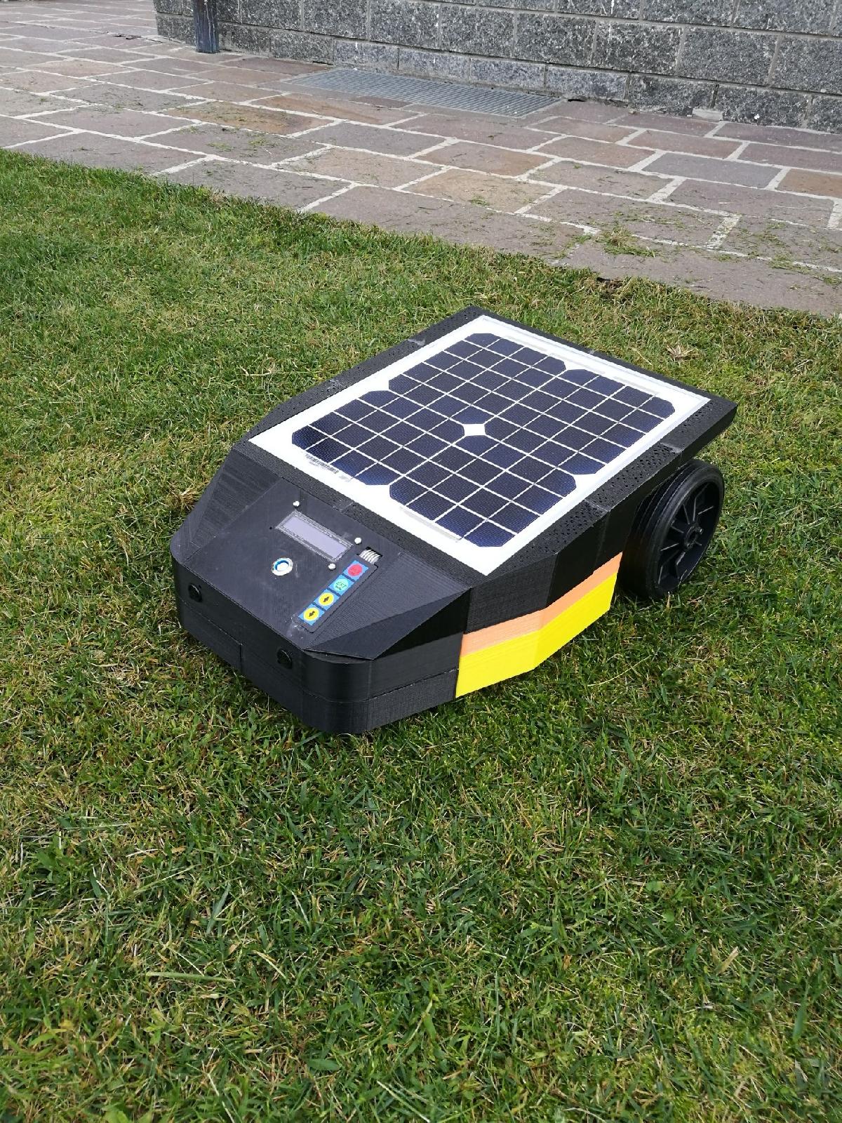 Robo cortador de grama