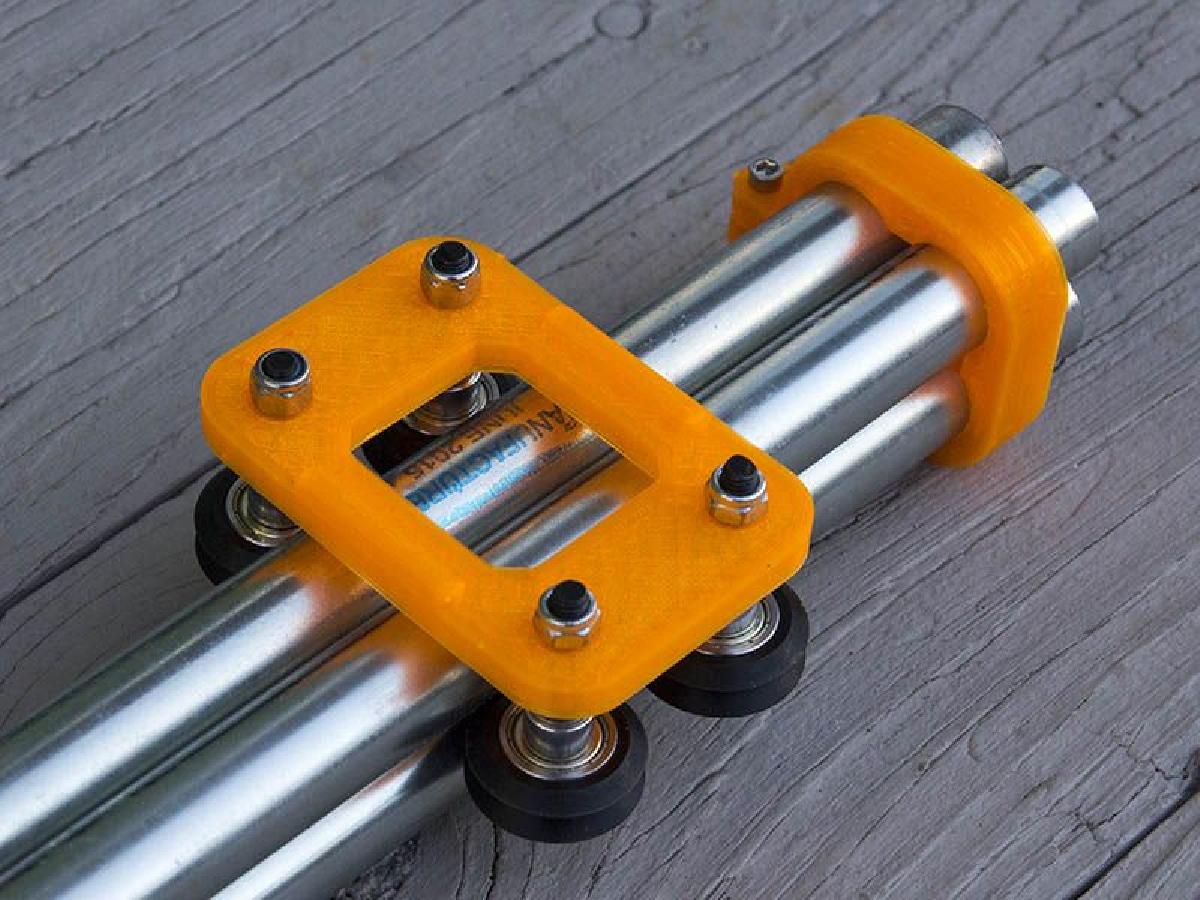 Carrinho com roda em V entre quatro tubos EMT ou PVC de 1/2