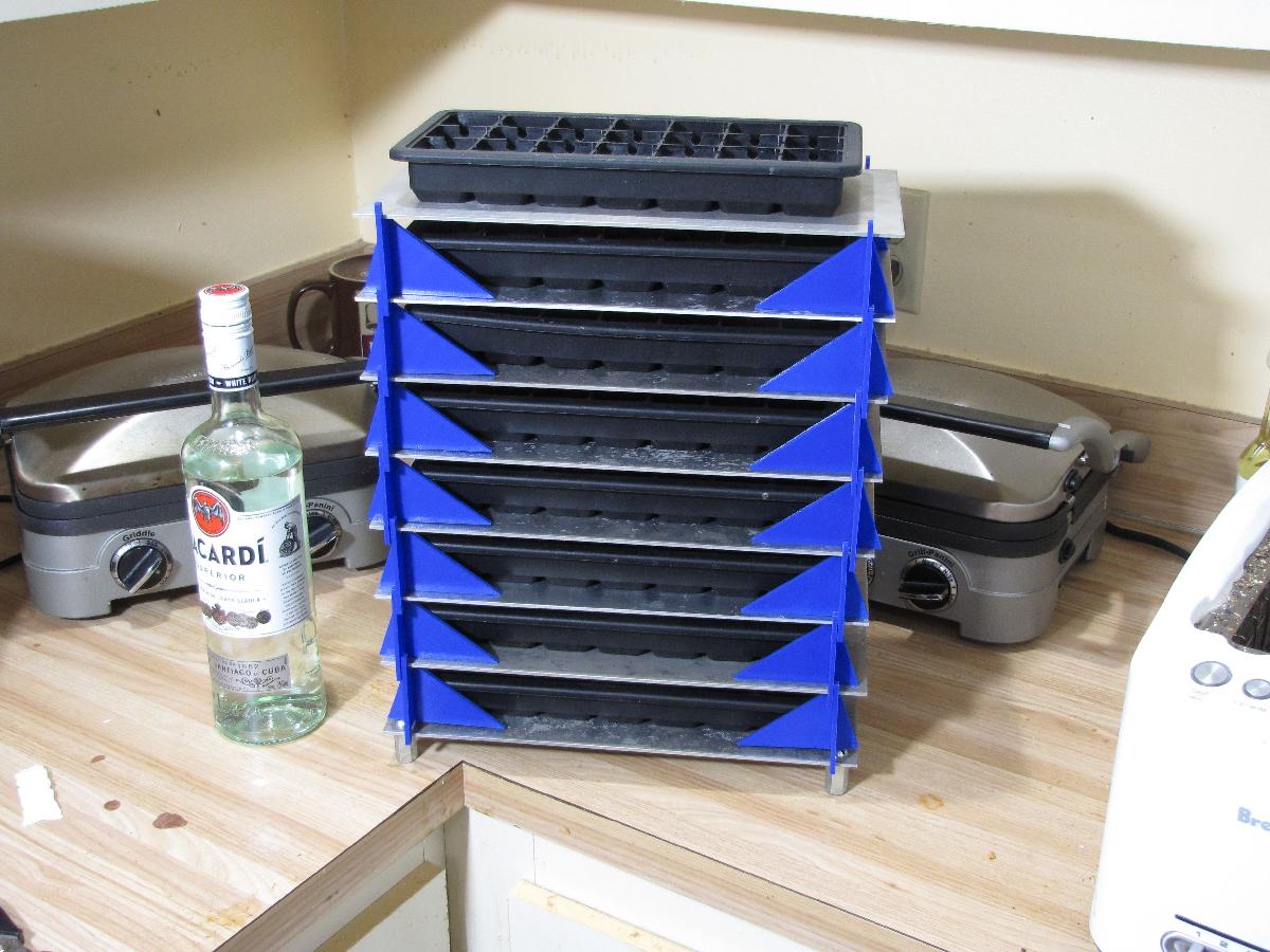 Suporte para bandeja de gelo