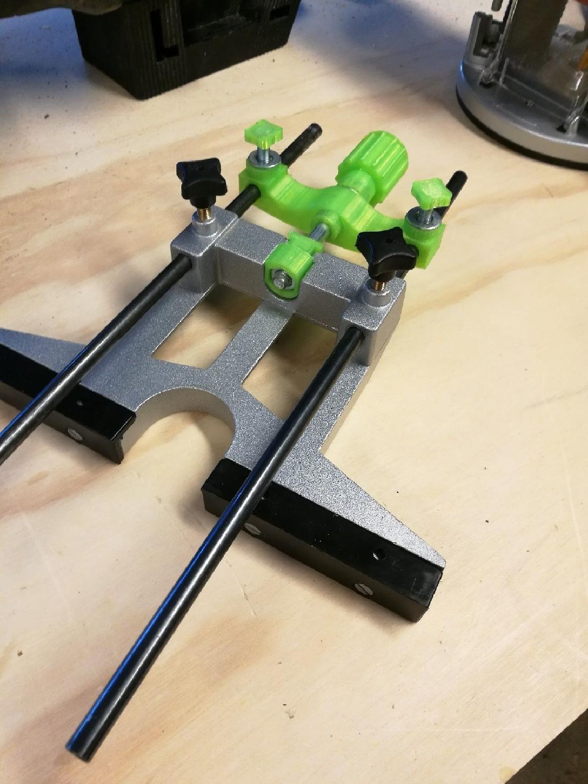 Micro ajustador para guia de borda de fresadora