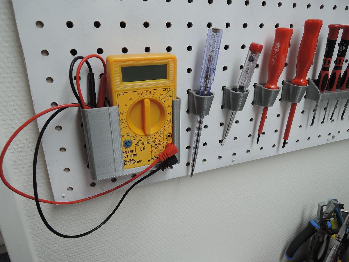 Suporte para multimetro de painel perfurado