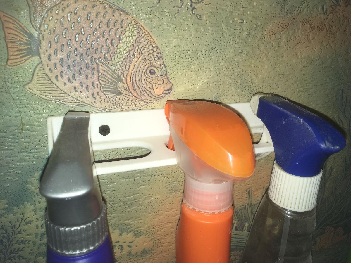 suporte para armazenamento de produtos de limpeza