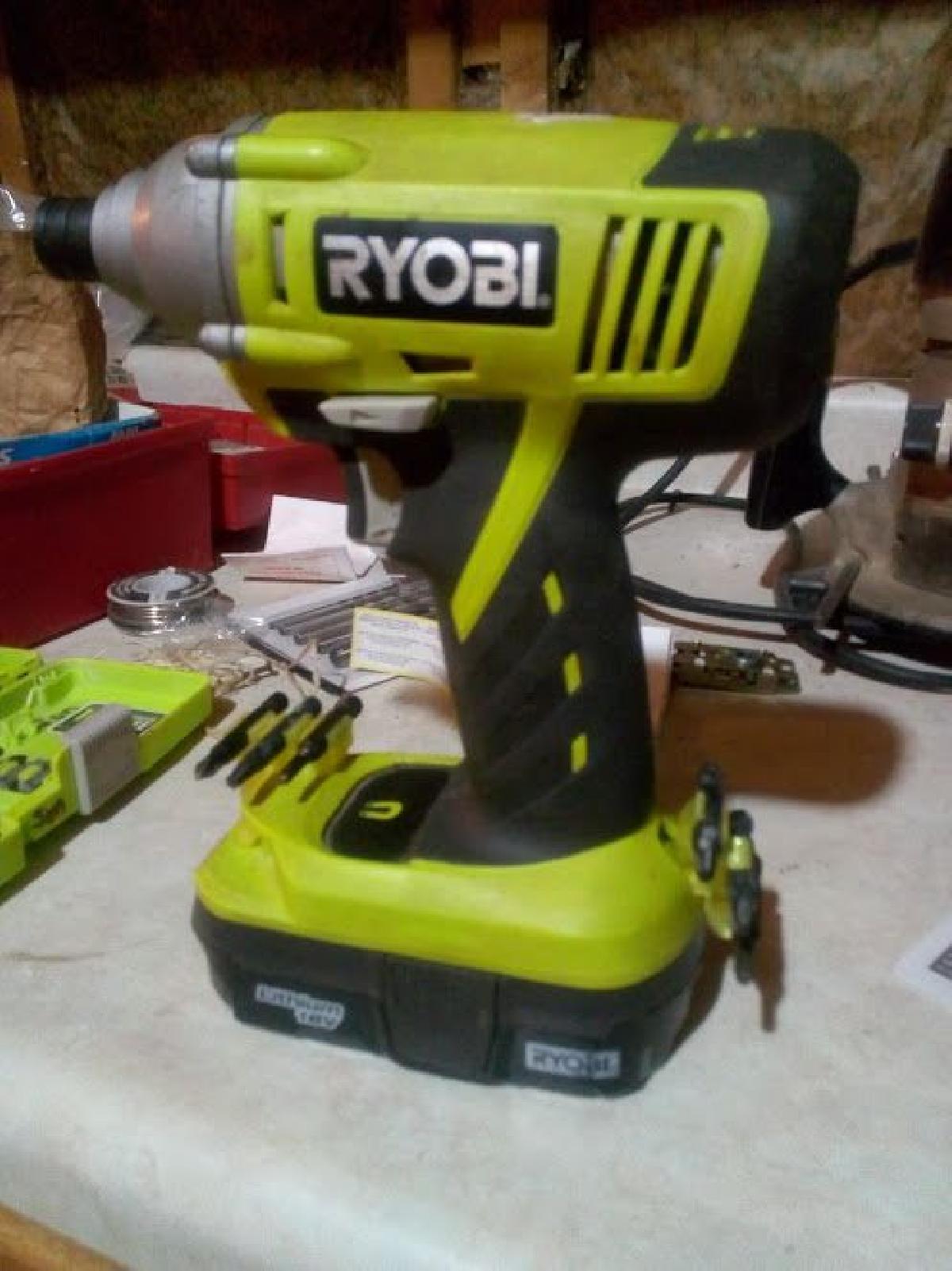 Suporte de Bit Traseiro Ryobi One+ para Parafusadeira e Furadeira