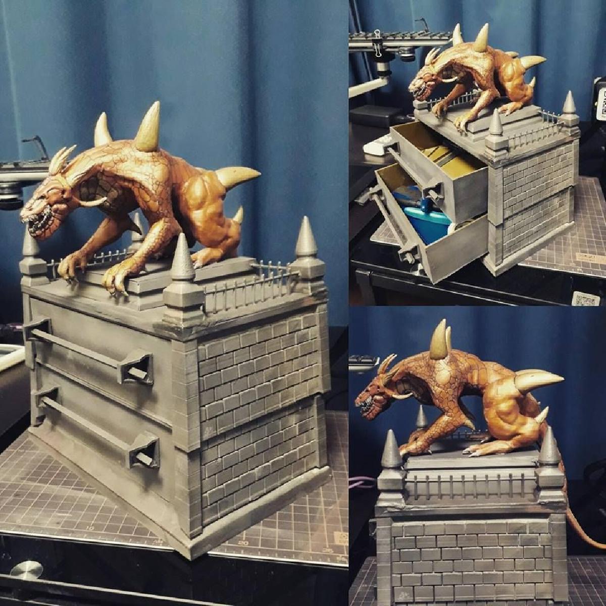 Dragao em uma caixa de ferramentas