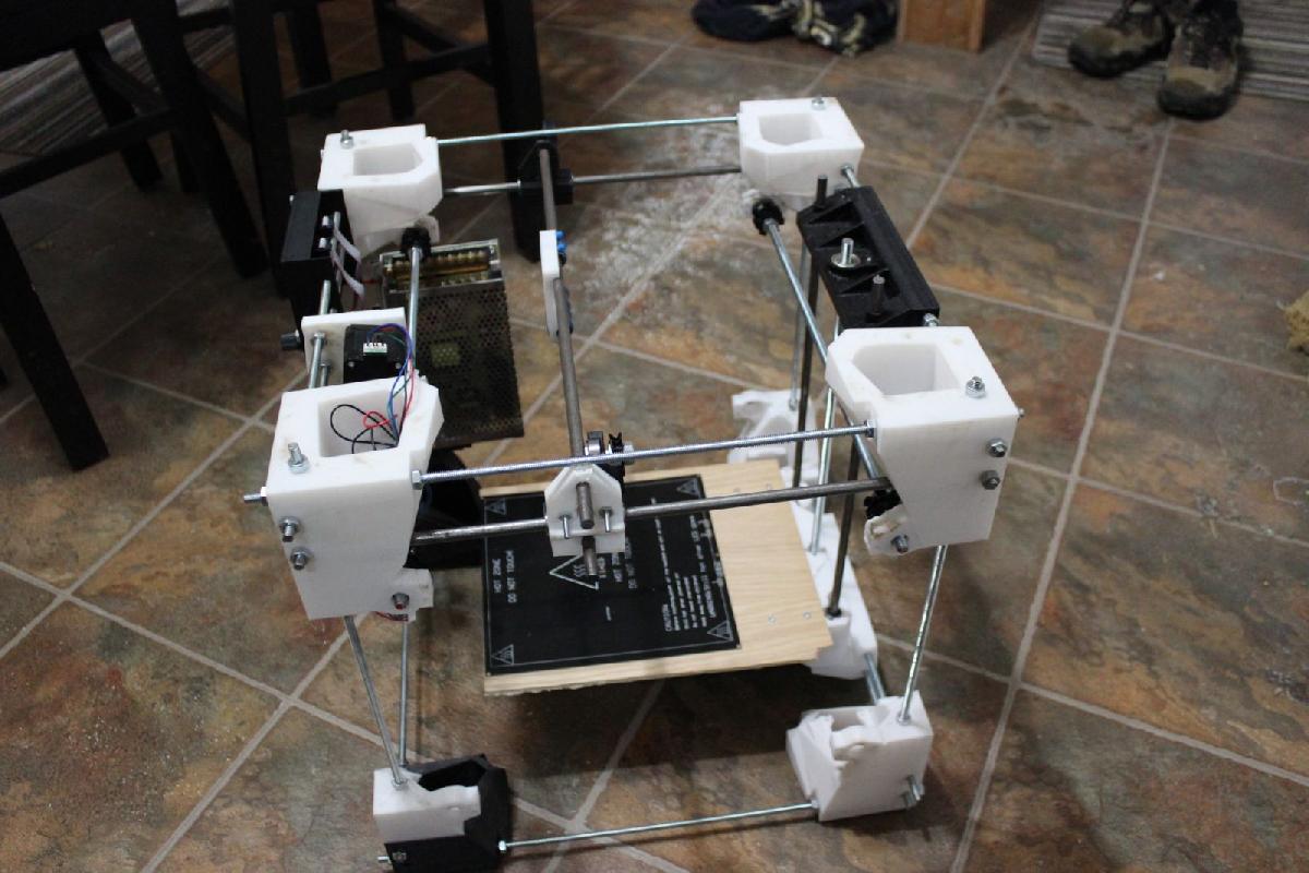 A nova impressora Cubit RepRap