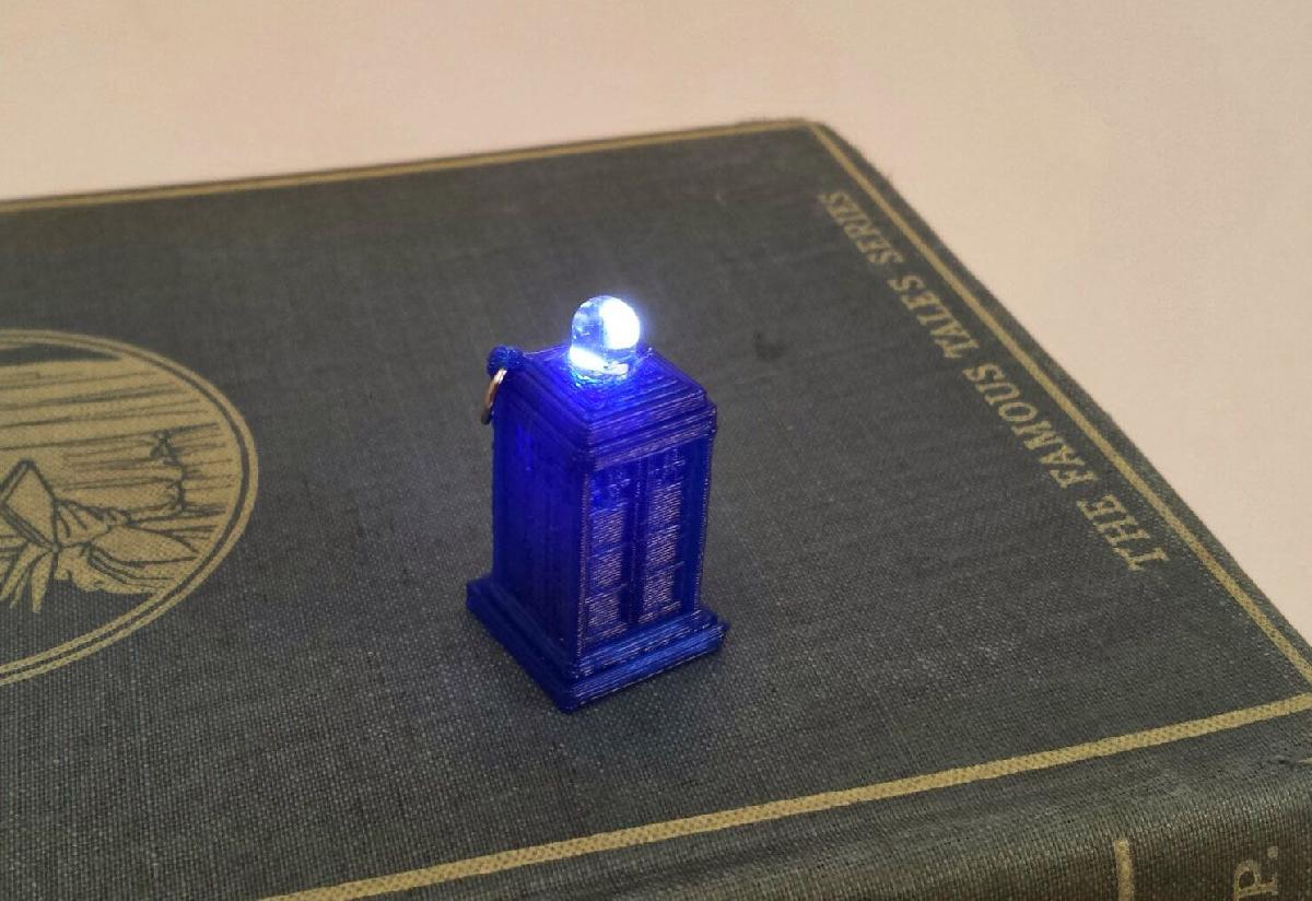 Pingente/brinco Tardis LED