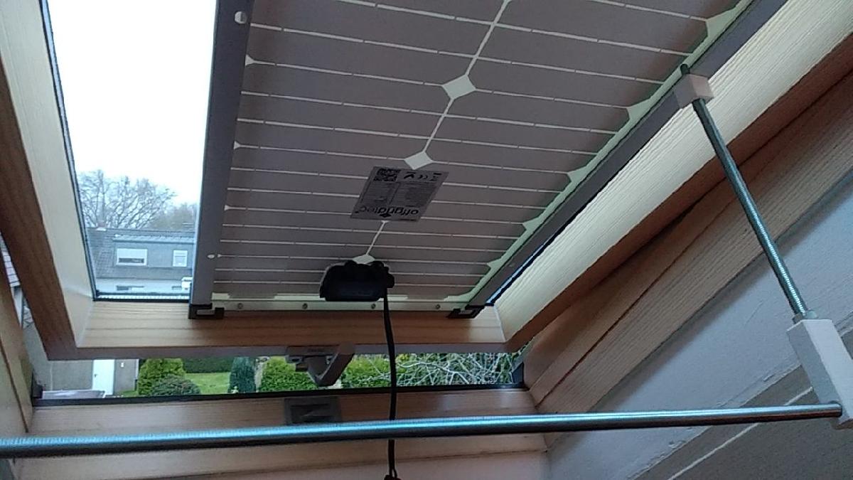 Moldura de janela para painel solar