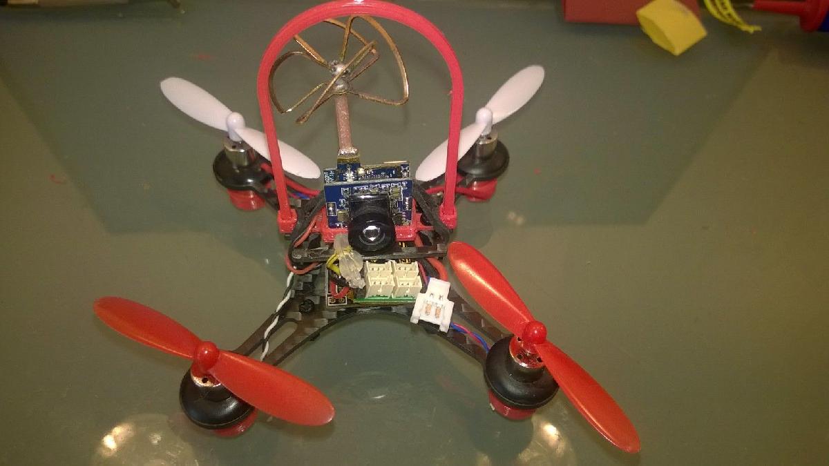 guarda de camera inclinada e antena QX90