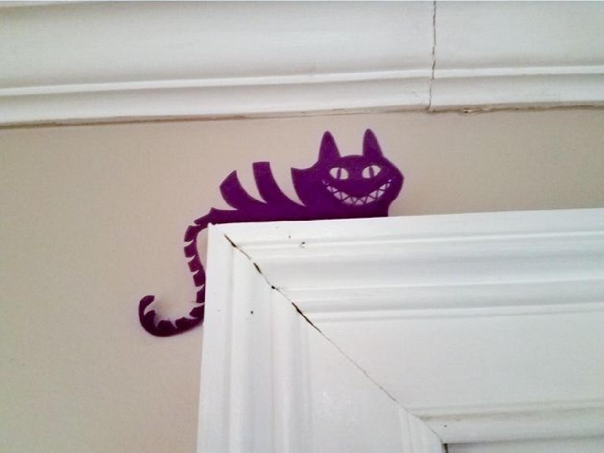 Suporte da porta do gato de Cheshire