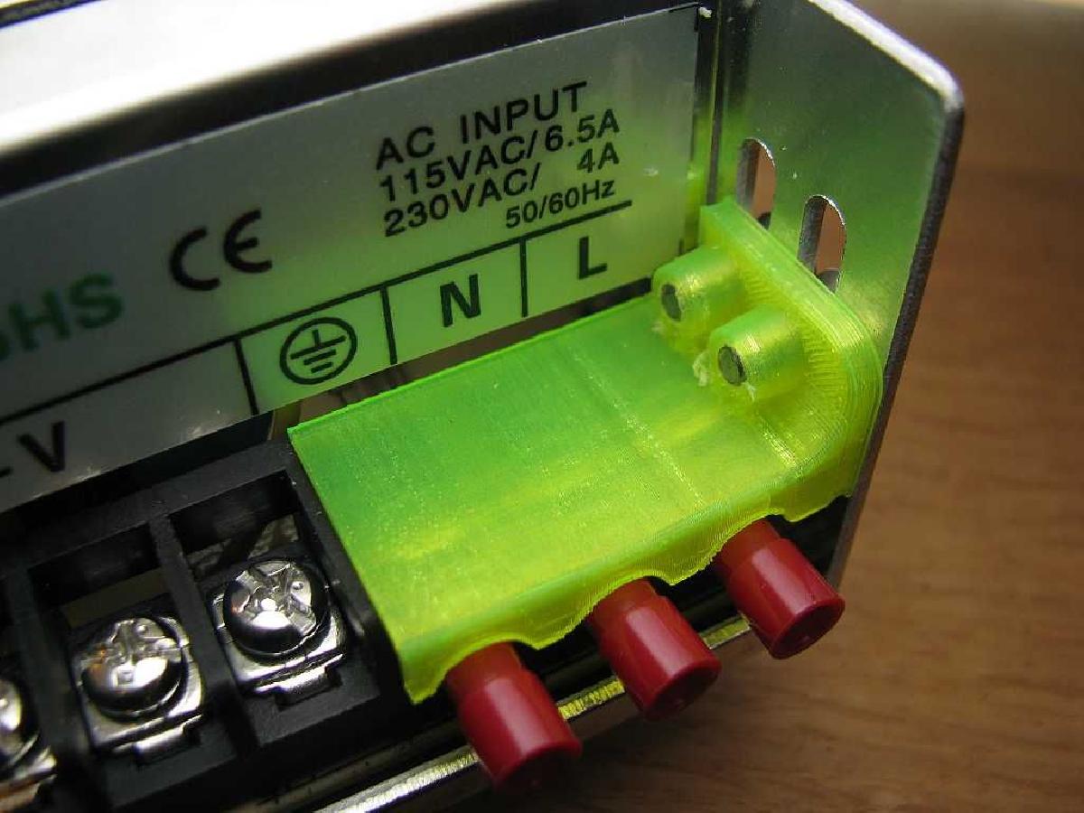 Tampa de entrada da fonte de alimentacao