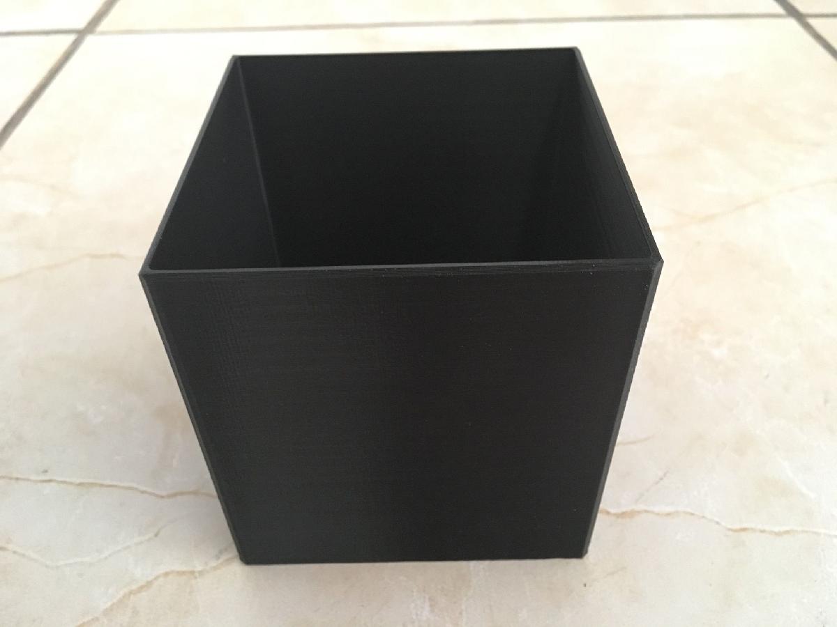 Pes da mesa para o conjunto de sala de jantar em altura de balcao Alyn da Ashley Furniture