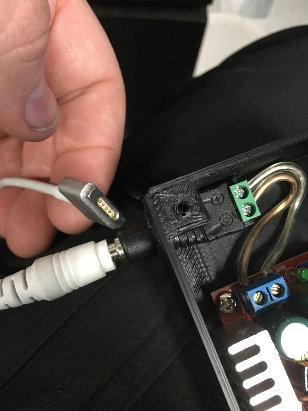 Fonte de alimentacao para laptop 24VDC faca voce mesmo