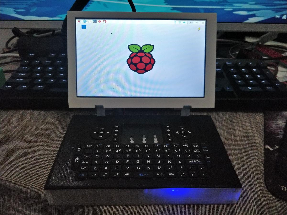 Laptop Raspberry Pi solido e economico com tela de 7 polegadas