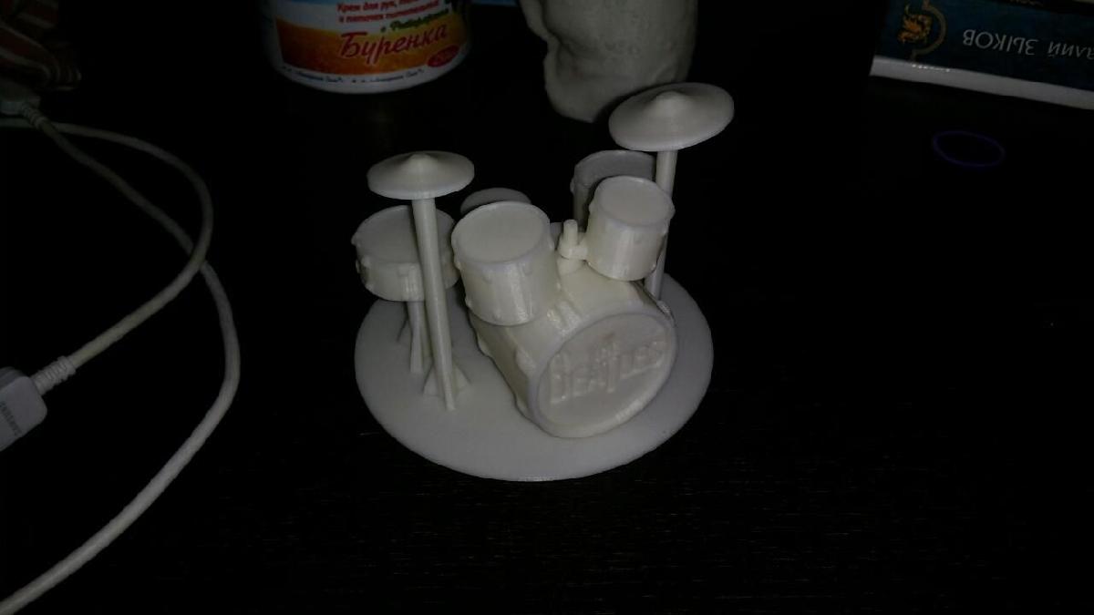 o baixo da bateria dos beatles