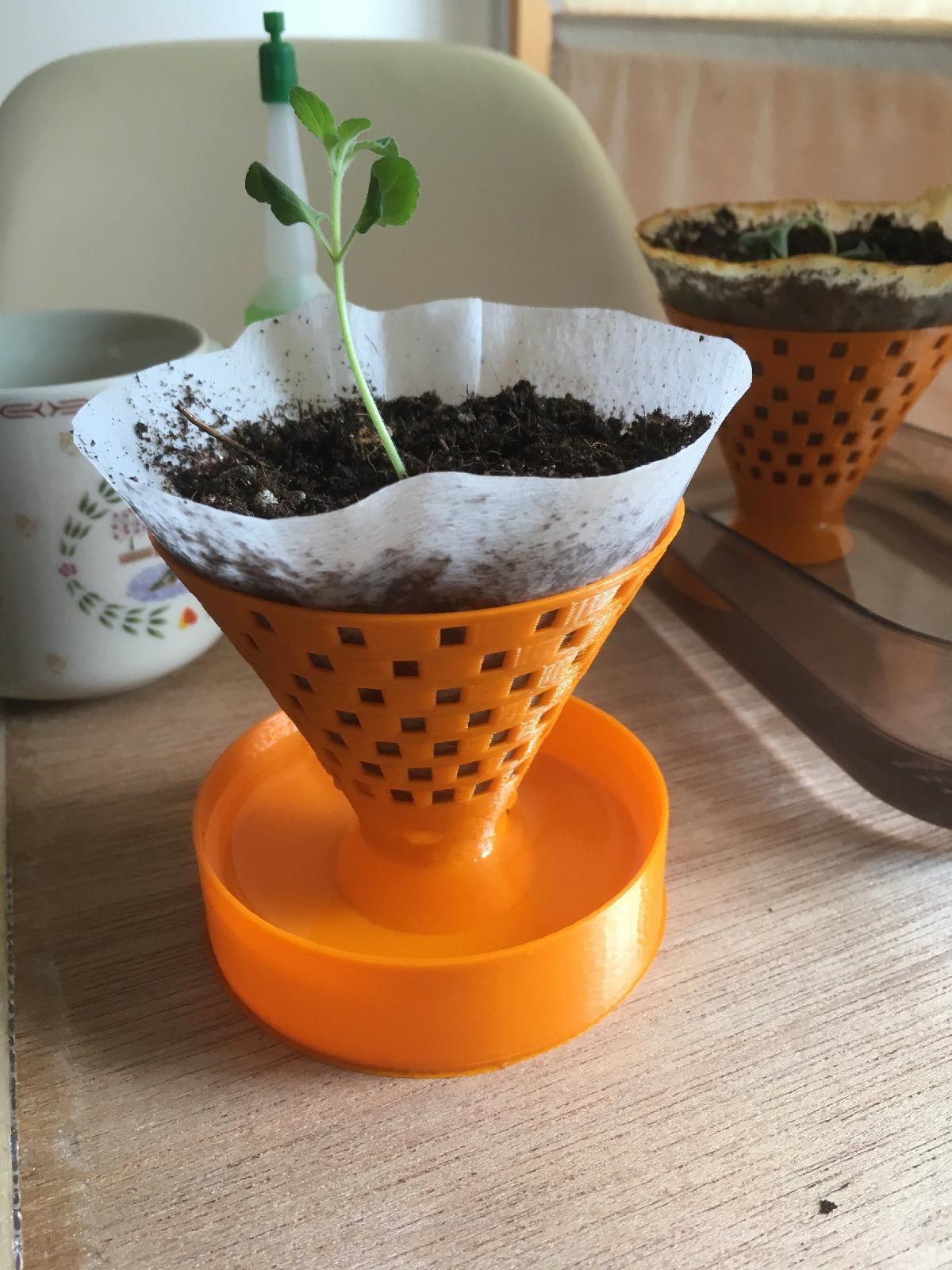 Vaso autoirrigavel para mudas