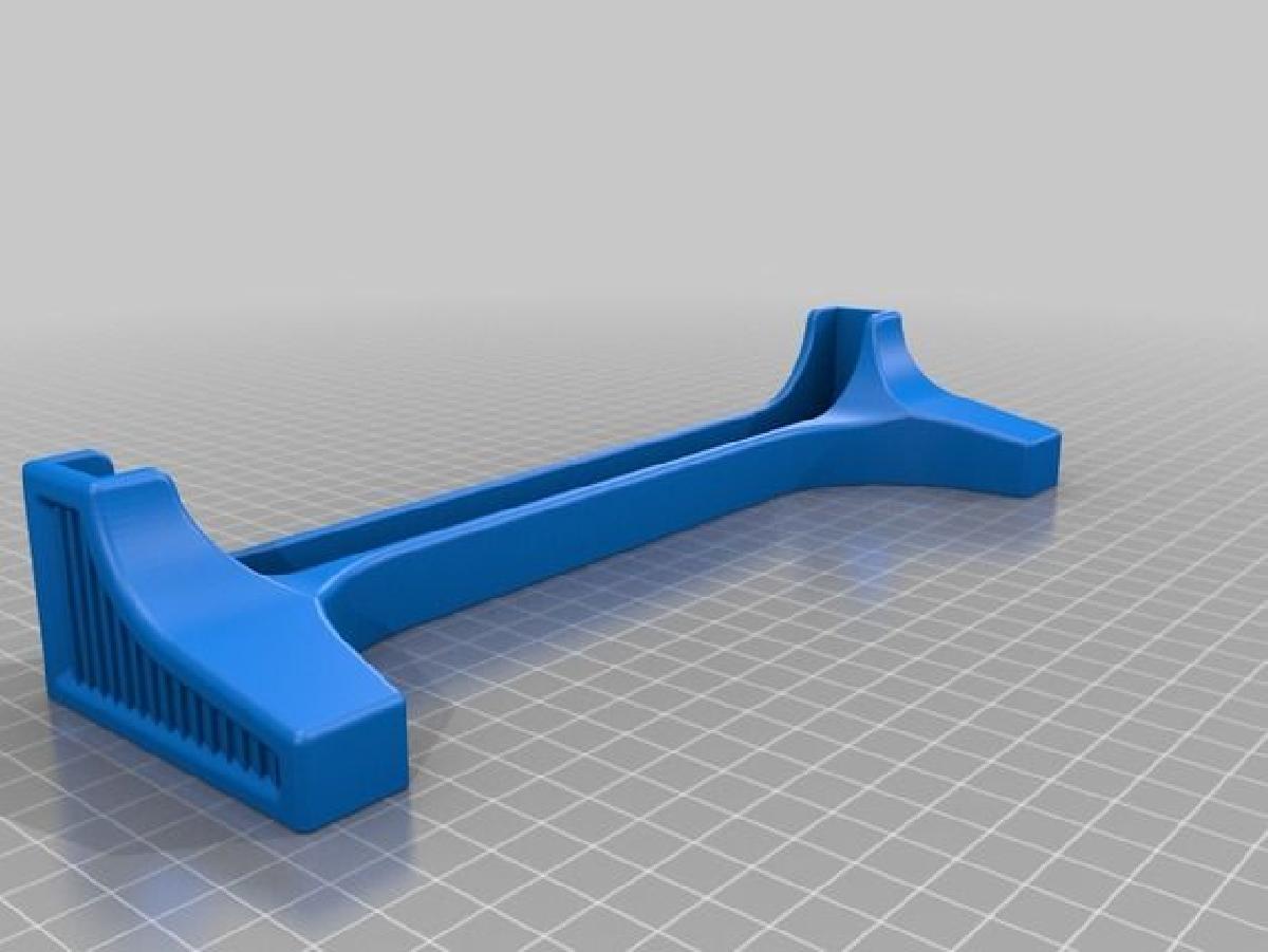 Suporte para monitor usando uma prateleira IKEA LAIVA