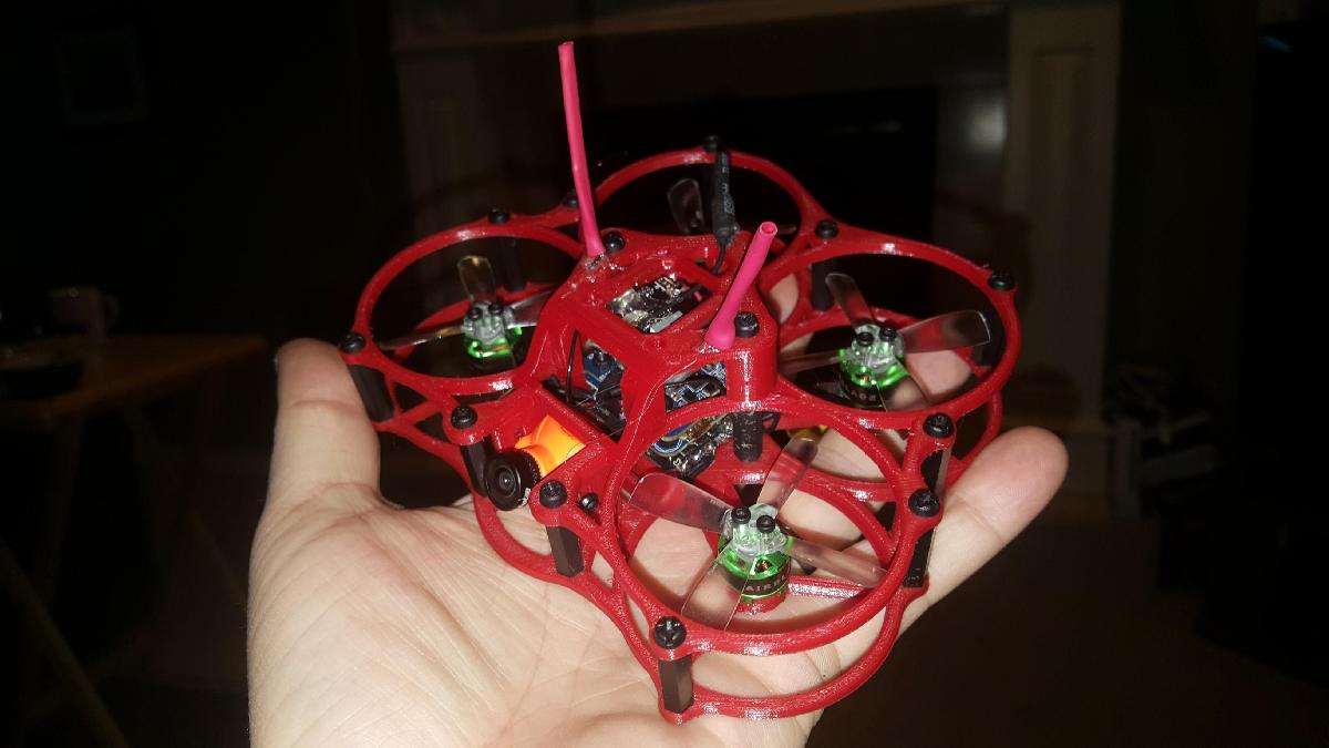 Quadro Caotico   quadricoptero interno de 2 com espaco para Split mini