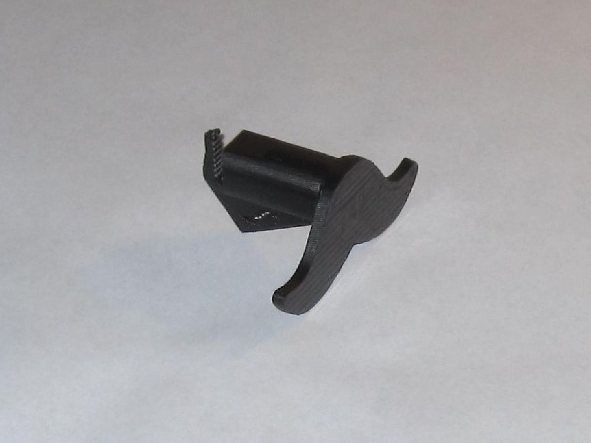 Suporte para bigode com oculos e pano de limpeza