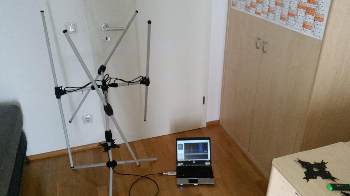 Antena dupla cruzada ajustavel e dobravel para satelites meteorologicos NOAA