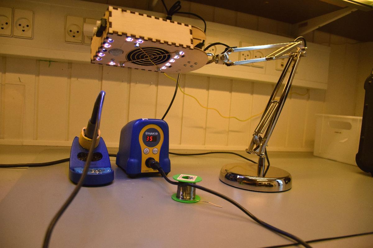 Extrator de fumaca de solda e lampada