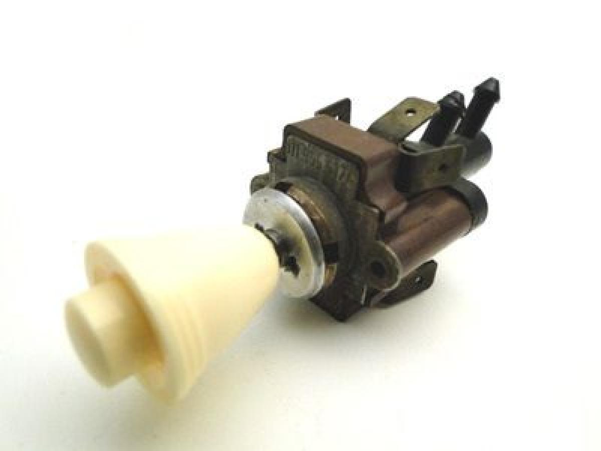 habitacao de substituicao do microinterruptor da Volkswagen para fluido do para brisa, substitui o interruptor de pressao de ar (decada de 60 ate o inicio da decada de 70)