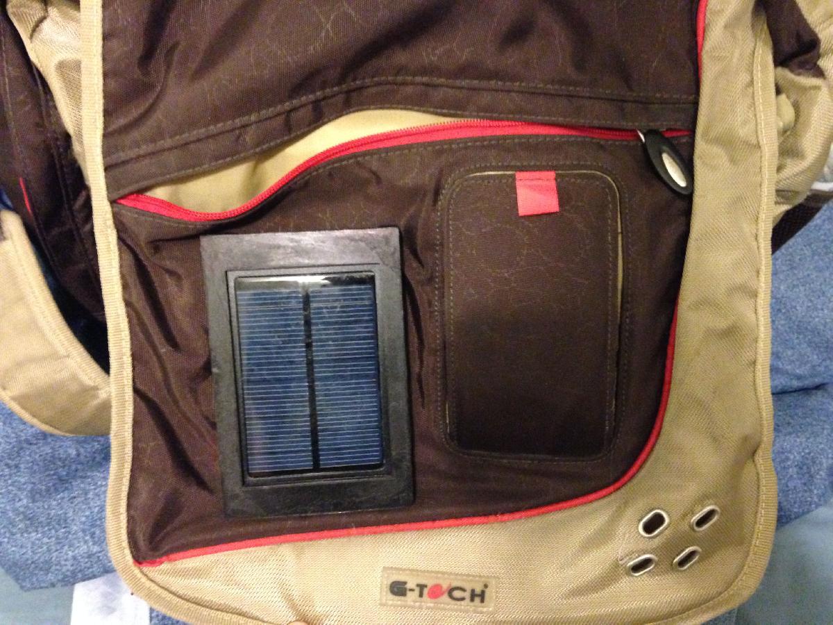 Mochila com suporte para carregador solar