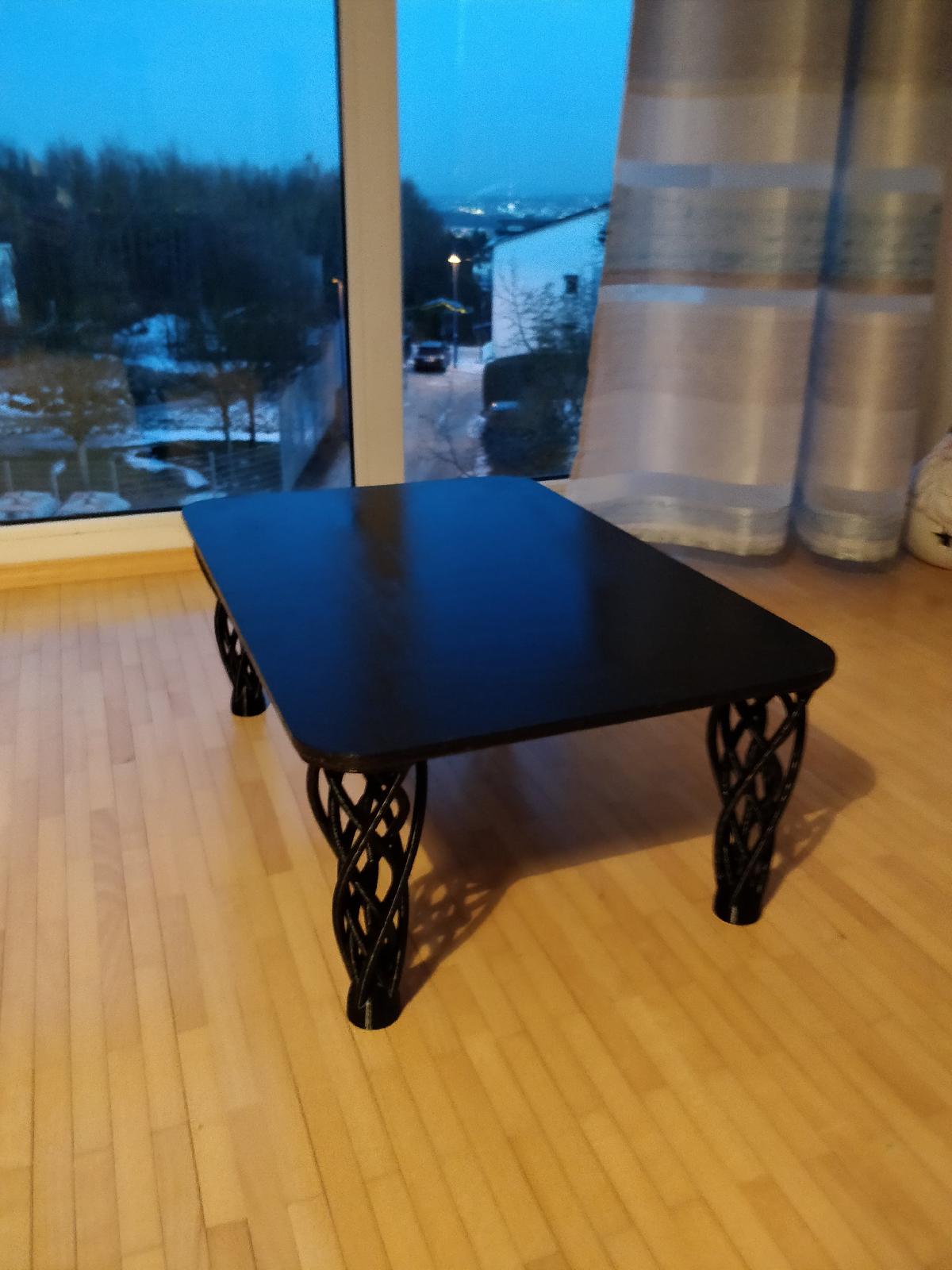 Pe de mesa espiral