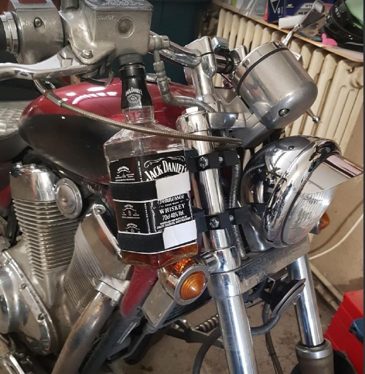 Suporte de garrafa para moto