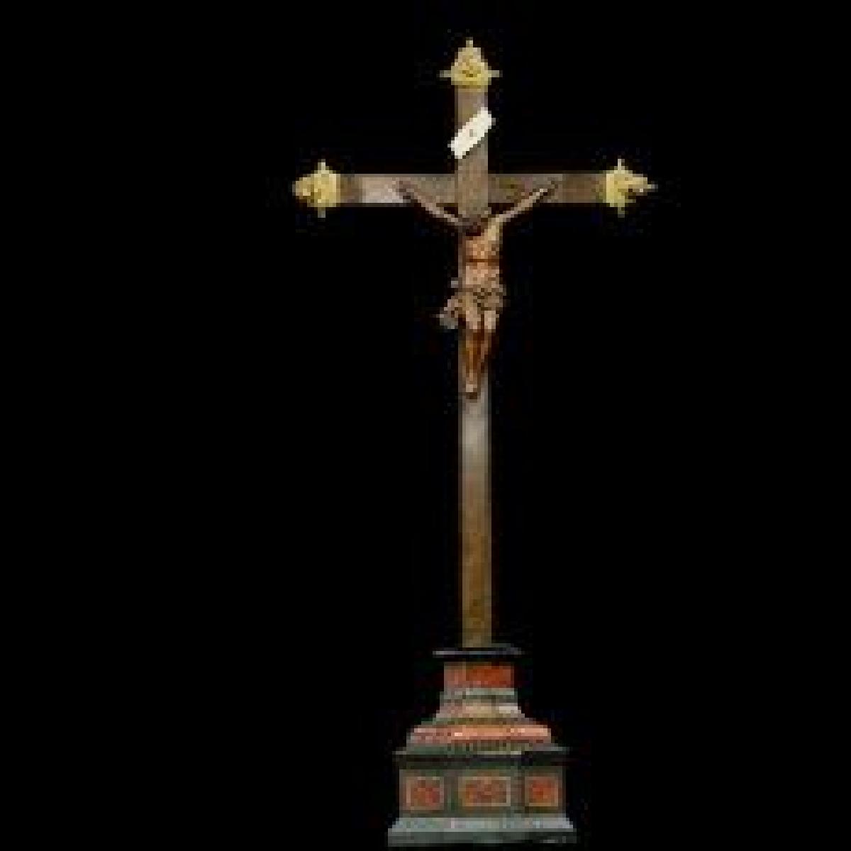 Crucifixo de madeira com corpo