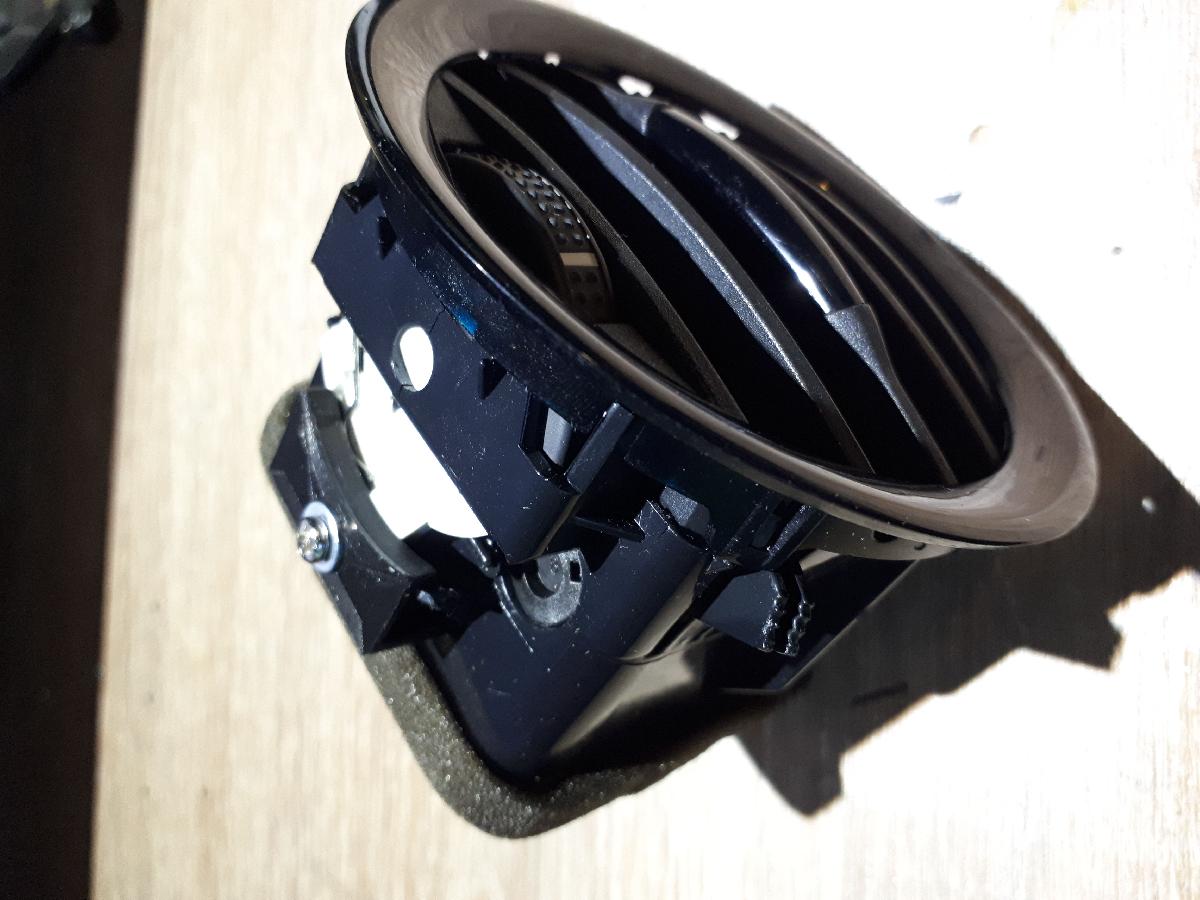 reparo da grelha de ventilacao do OPEL Corsa