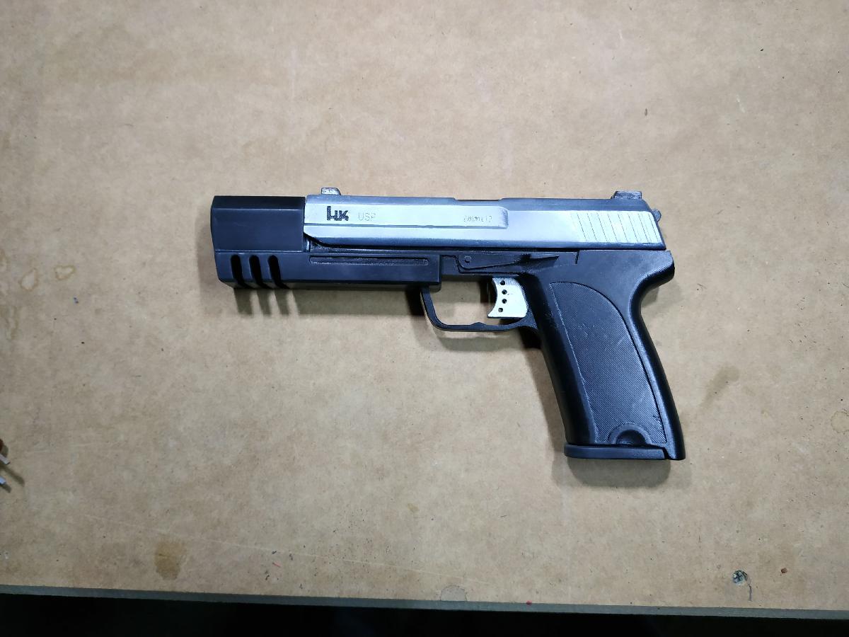 Pistola Lara Crofts HK 9mm (Tomb Raider)
