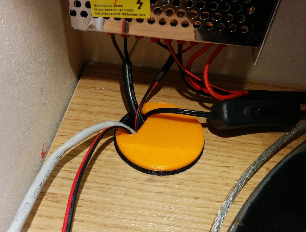 Organizador de cabos para mesa ou bancada