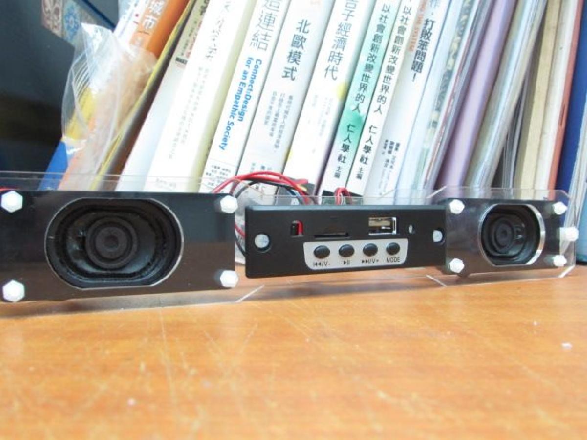 Caixa de Som Bluetooth MP3 Cortada a Laser com Radio FM