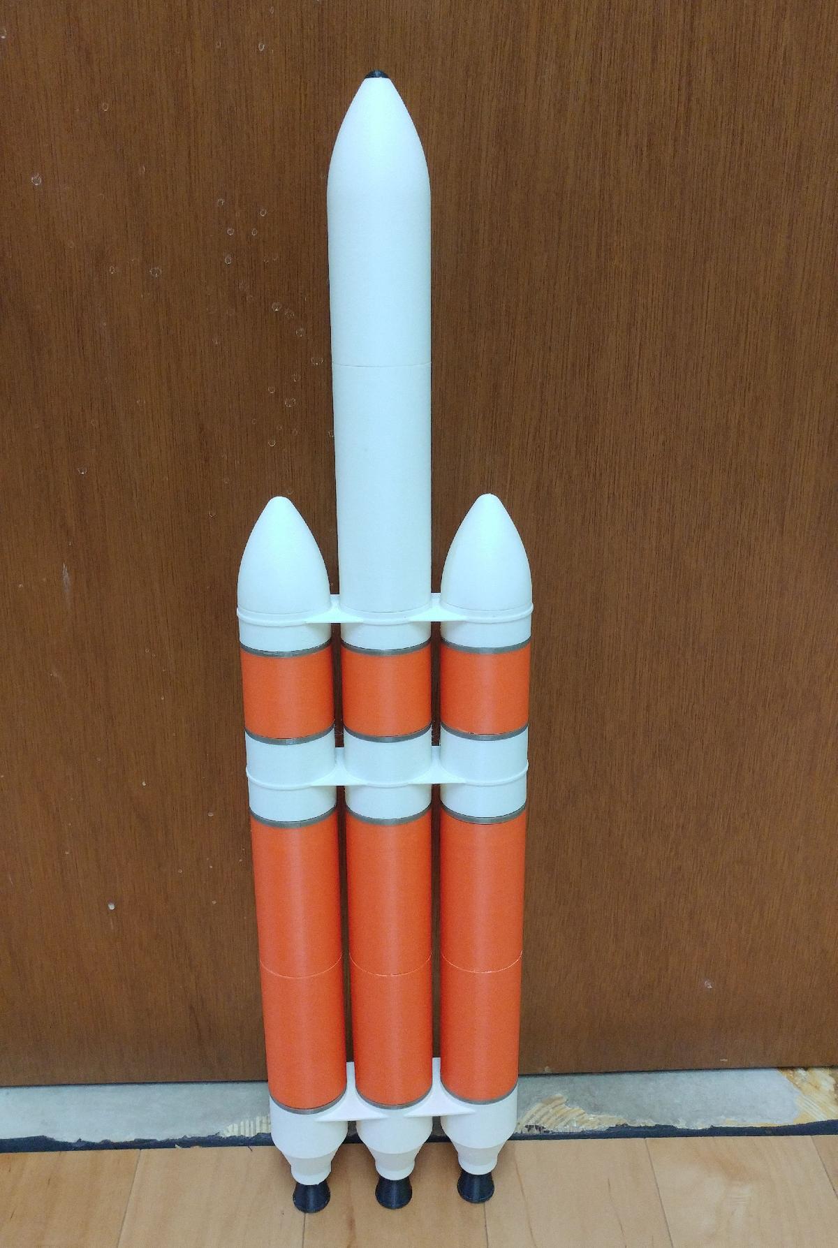 1/100 Delta IV Heavy (cor)