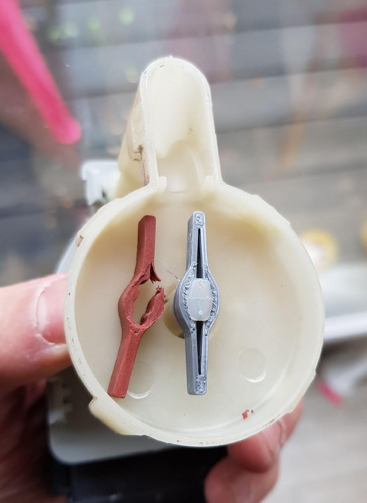 Peca de reposicao da bomba de agua para secadora ARISTON HOTPOINT INDESIT