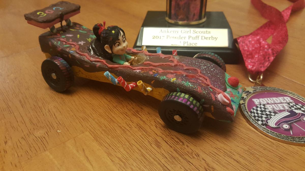 carro de derby de pinho da Vanellope Von Schweetz