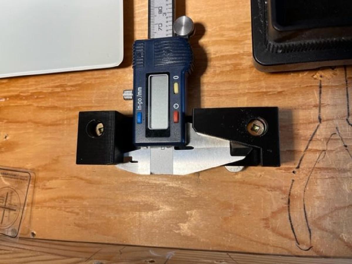 Suporte de parede Calliper (NOVA versão com slots de baterias)