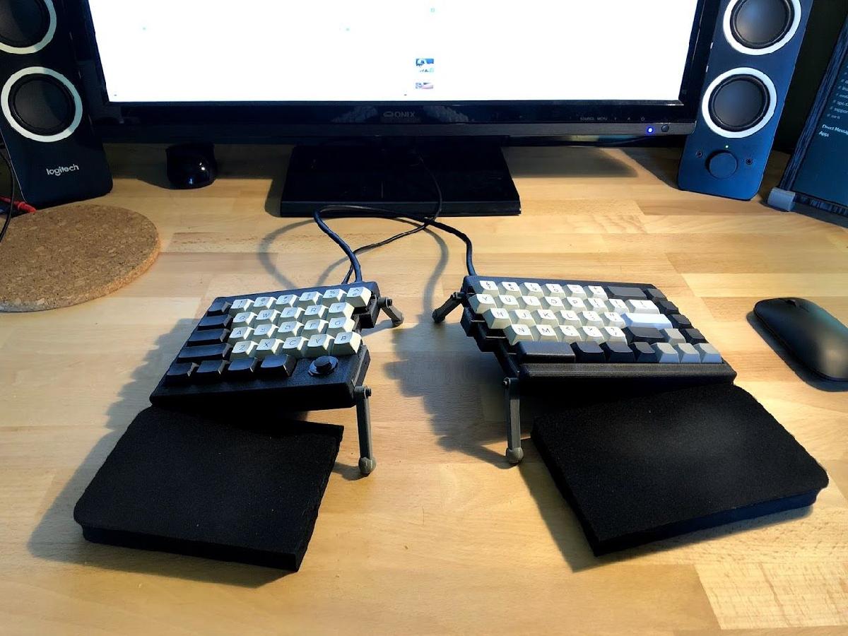 Case de Teclado Mecanico TS65 Split com Tenda/Inclinavel Integrada e Mouse Joystick PSP1000 Opcional