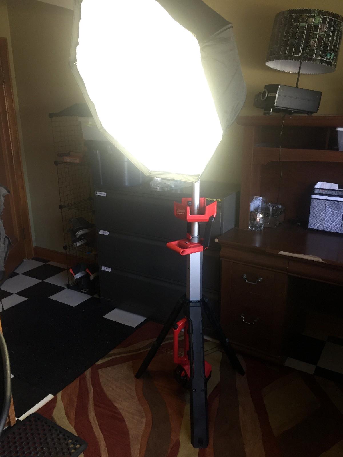 Suporte para sombrinha de softbox Milwaukee Rocket Tower Light
