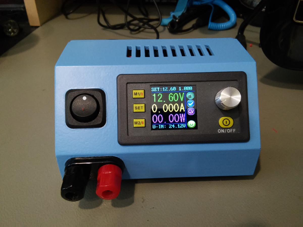 Suprimento de Pequeno Laboratorio baseado em DP30V5A